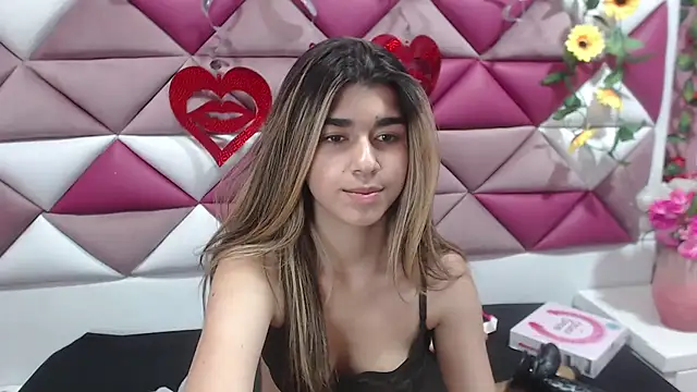 Snapshot of NahomiConnor_ chatting on 02.13.25 NahomiConnor online show from 02.13.25