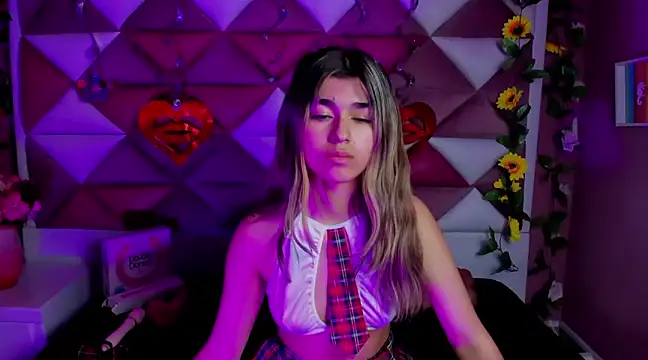 Snapshot of NahomiConnor_ chatting on 03.17.25 NahomiConnor online show from 03.17.25