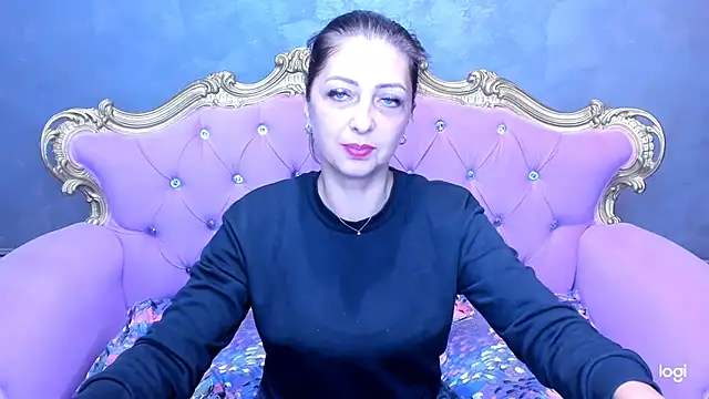 Snapshot of DivinSandra chatting on 10.13.25 DivinSandra online show from 10.13.25