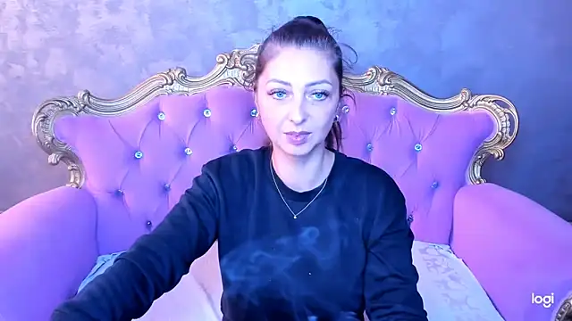 Snapshot of DivinSandra chatting on 10.20.25 DivinSandra online show from 10.20.25
