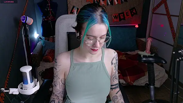 Snapshot of Cumpotik_Eve chatting on 12.16.25 Cumpotik Eve online show from 12.16.25