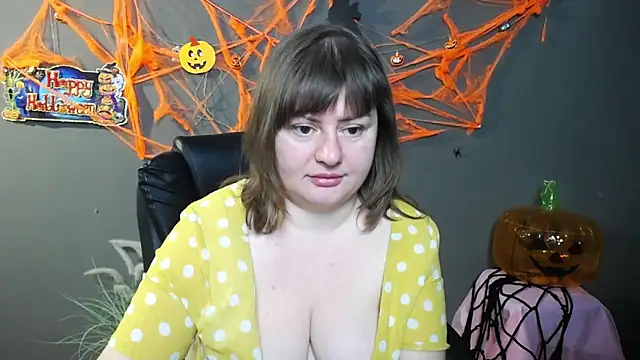 ZannaDreil online show from 10.26.25