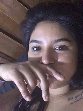 Snapshot of SINUECASTILLO chatting on 03.08.25 SINUECASTILLO online show from 03.08.25