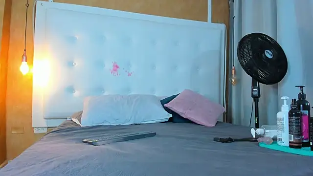 Snapshot of _evamilf_ chatting on 02.05.26 evamilf online show from 02.05.26