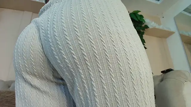 Snapshot of miranda_villa chatting on 02.04.26 miranda villa online show from 02.04.26