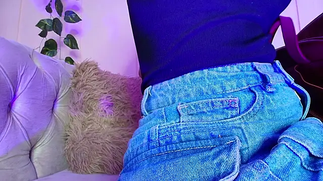 Snapshot of miranda_villa chatting on 02.19.26 miranda villa online show from 02.19.26