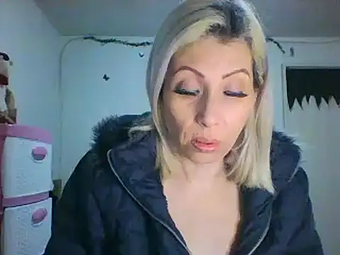 alixia81 online show from 12.24.24