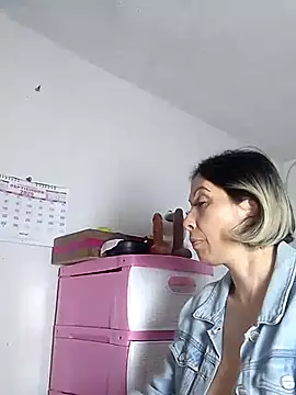 alixia81 online show from 09.26.25