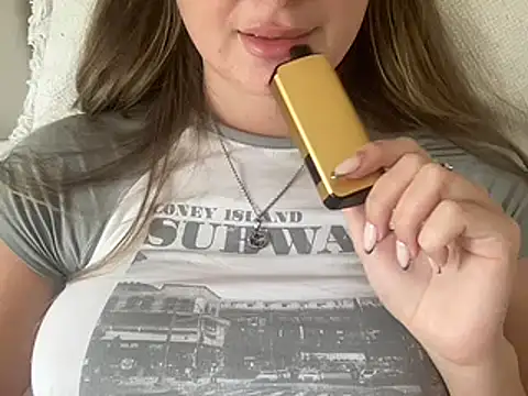 Snapshot of KaraLeee chatting on 01.09.25 KaraLeee online show from 01.09.25