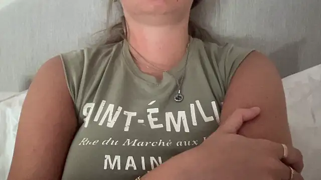 Snapshot of KaraLeee chatting on 03.03.25 KaraLeee online show from 03.03.25