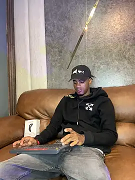 AaronCruz  online show from 02.18.25