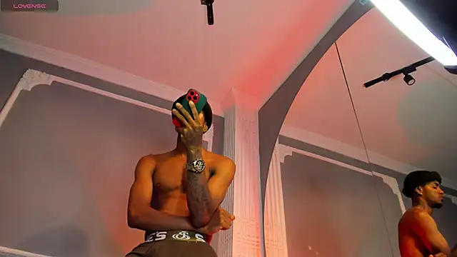 AaronCruz  online show from 09.10.25