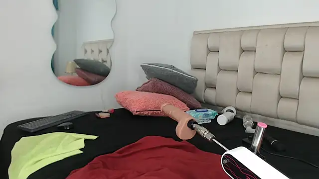 Roxy-Smith online show from 09.26.25