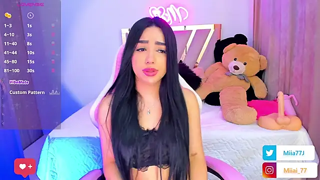 Snapshot of Miia77_ chatting on 09.21.25 Miia77  online show from 09.21.25