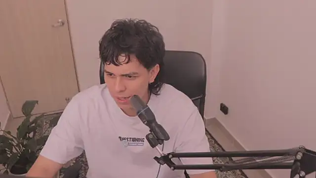 Snapshot of Tony_Hoffa chatting on 01.18.26 Tony Hoffa online show from 01.18.26