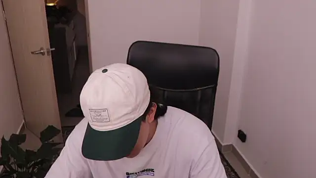 Snapshot of Tony_Hoffa chatting on 02.12.26 Tony Hoffa online show from 02.12.26