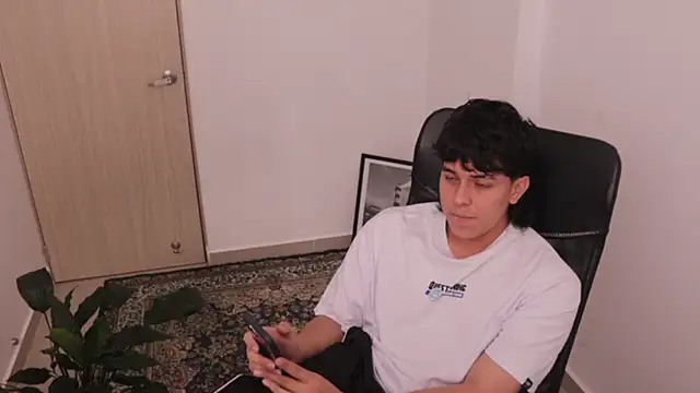 Snapshot of Tony_Hoffa chatting on 02.24.26 Tony Hoffa online show from 02.24.26