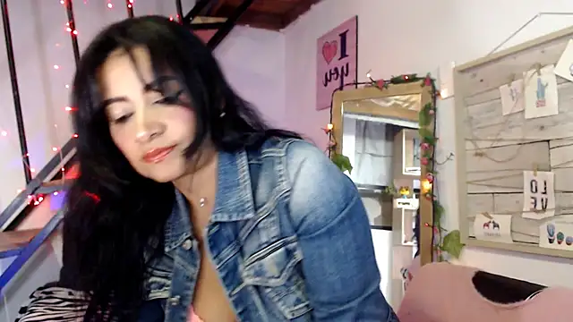 luna sky83 online show from 11.25.25