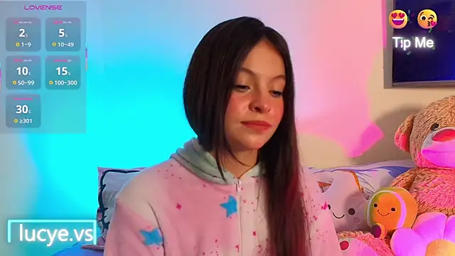 LucyEvans  online show from 11.18.25