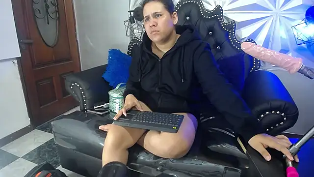 Snapshot of candy_hairy chatting on 10.19.25 candy hairy online show from 10.19.25