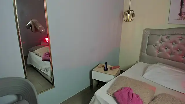 escarleth   online show from 11.13.25