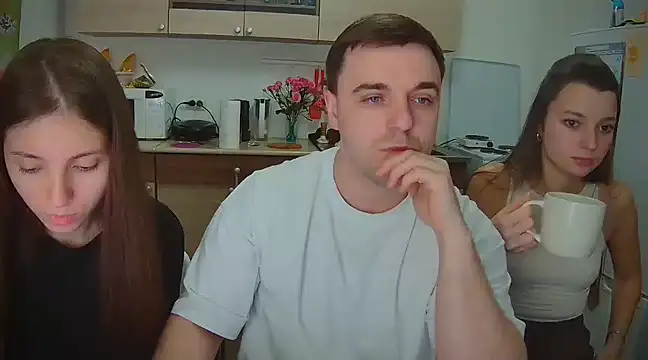 Snapshot of fcjuicy_pussy chatting on 02.02.25 fcjuicy pussy online show from 02.02.25