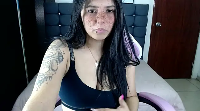 sarah moon2 online show from 02.18.25