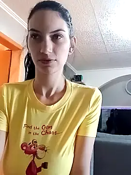 Snapshot of MeanGirl93 chatting on 09.18.25 MeanGirl93 online show from 09.18.25