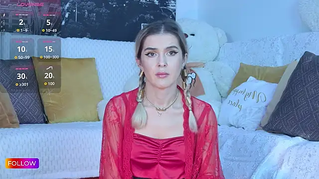 Snapshot of Sarah-Hart chatting on 11.29.25 Sarah-Hart online show from 11.29.25