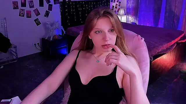 Snapshot of KarambaMoon chatting on 06.14.26 KarambaMoon online show from 06.14.26