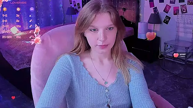 Snapshot of KarambaMoon chatting on 07.05.26 KarambaMoon online show from 07.05.26
