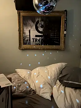 Snapshot of pillepallex84x chatting on 10.11.25 pillepallex84x online show from 10.11.25