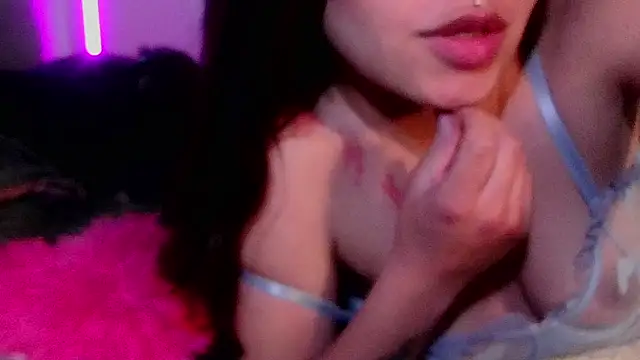 Snapshot of Emilyswan04 chatting on 03.14.25 Emilyswan04 online show from 03.14.25