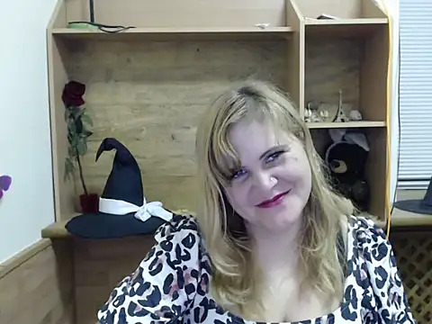 DaniellaKiss online show from 10.27.25