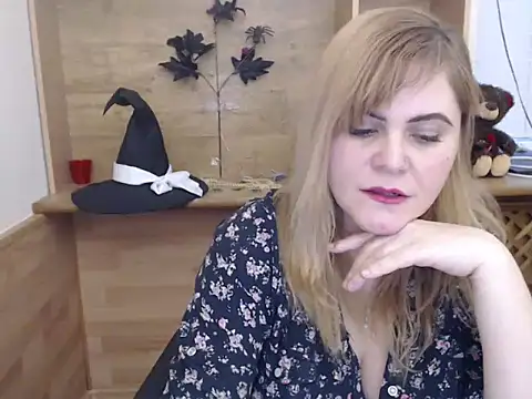 DaniellaKiss online show from 12.16.25