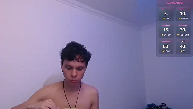 Snapshot of bryamado69 chatting on 04.24.26 bryamado69 online show from 04.24.26