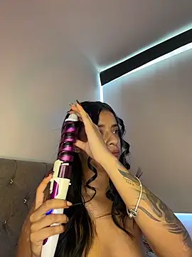 Laura fernandezII online show from 12.18.25