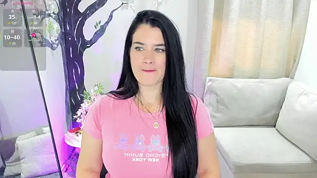 Snapshot of LenaRuiz_ chatting on 04.01.26 LenaRuiz online show from 04.01.26