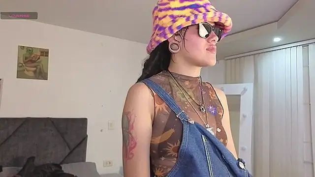 Snapshot of _sharlotte777 chatting on 02.28.26 sharlotte777 online show from 02.28.26