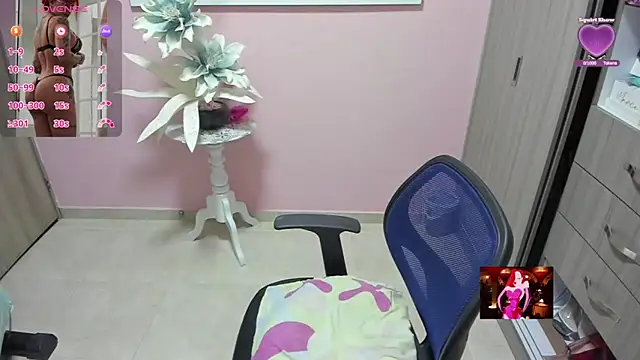 Snapshot of KAROL_MILF chatting on 02.24.26 KAROL MILF online show from 02.24.26