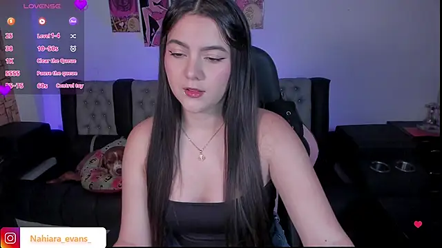 Snapshot of NahiaraEvans_ chatting on 12.21.24 NahiaraEvans  online show from 12.21.24