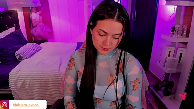 Snapshot of NahiaraEvans_ chatting on 10.10.25 NahiaraEvans  online show from 10.10.25