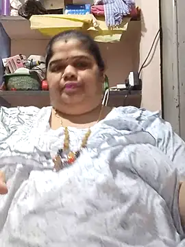 Snapshot of tamilthanushri chatting on 04.27.26 tamilthanushri online show from 04.27.26
