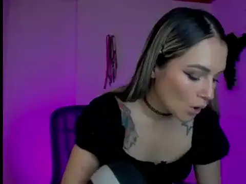 Snapshot of kim_jeins11 chatting on 12.24.24 kim jeins11 online show from 12.24.24