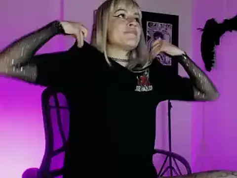 Snapshot of kim_jeins11 chatting on 02.05.25 kim jeins11 online show from 02.05.25