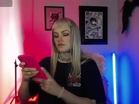 Snapshot of kim_jeins11 chatting on 09.24.25 kim jeins11 online show from 09.24.25