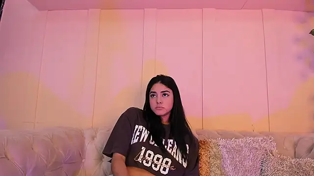 Snapshot of natalia_aguirre1 chatting on 01.17.25 natalia aguirre1 online show from 01.17.25