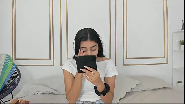 Snapshot of natalia_aguirre1 chatting on 03.14.25 natalia aguirre1 online show from 03.14.25