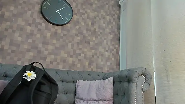 Snapshot of natalia_aguirre1 chatting on 09.18.25 natalia aguirre1 online show from 09.18.25