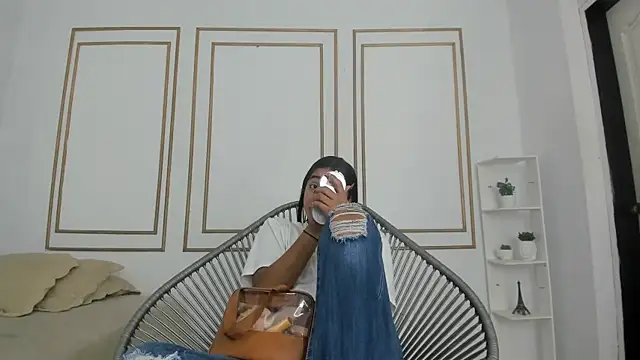 Snapshot of natalia_aguirre1 chatting on 09.27.25 natalia aguirre1 online show from 09.27.25